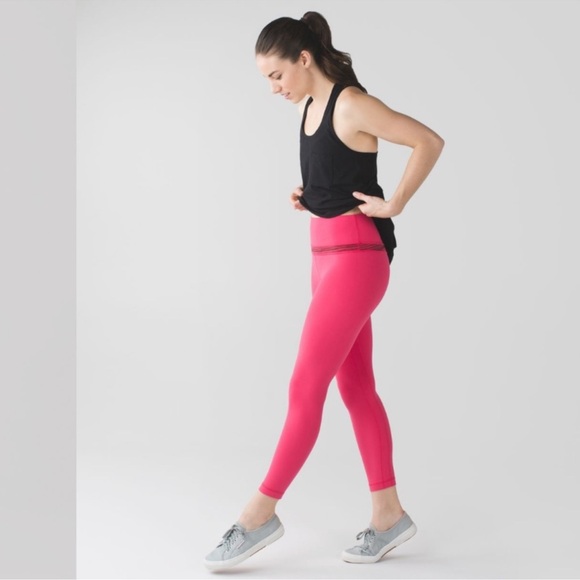 Lululemon Align Leggings Size 8 Barbie Boom Juice bright pink - Picture 6 of 12